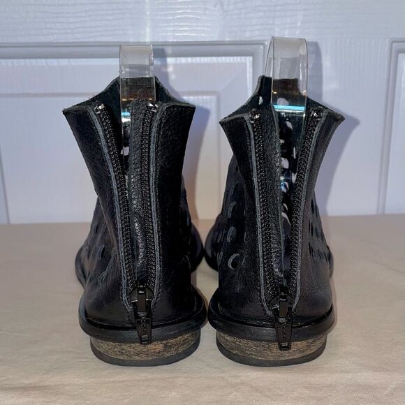 WALK by Handmade Shoes Open Toe Ankle Boot, Size 5.5, Black Leather Cut Outs - Picture 6 of 11